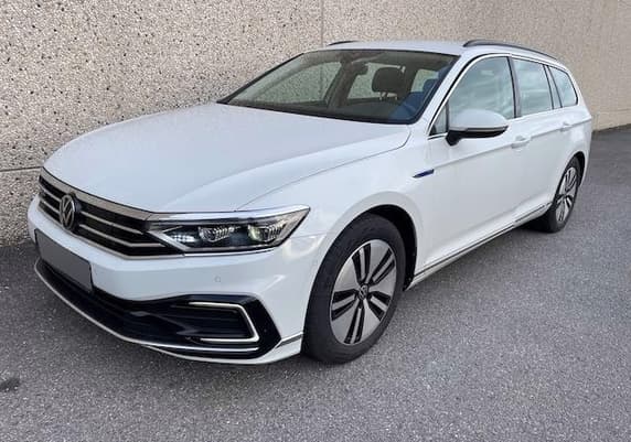 Volkswagen Passat SW GTE 1.4 tsi hybride rechargeable dsg6 gte 218 AT Hybride essence rechargeable Auto. 2022 - 52 240 km